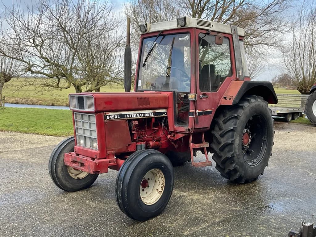 1982 International 845XL Tweewielaangedreven landbouwtractor